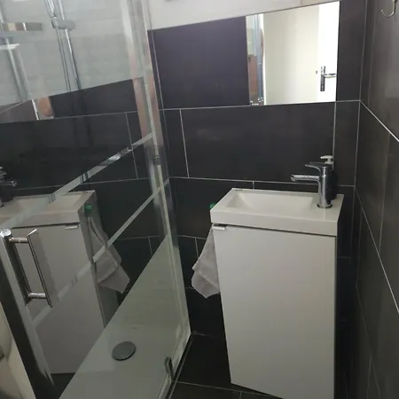 Chez Christina 250m De La Homestay